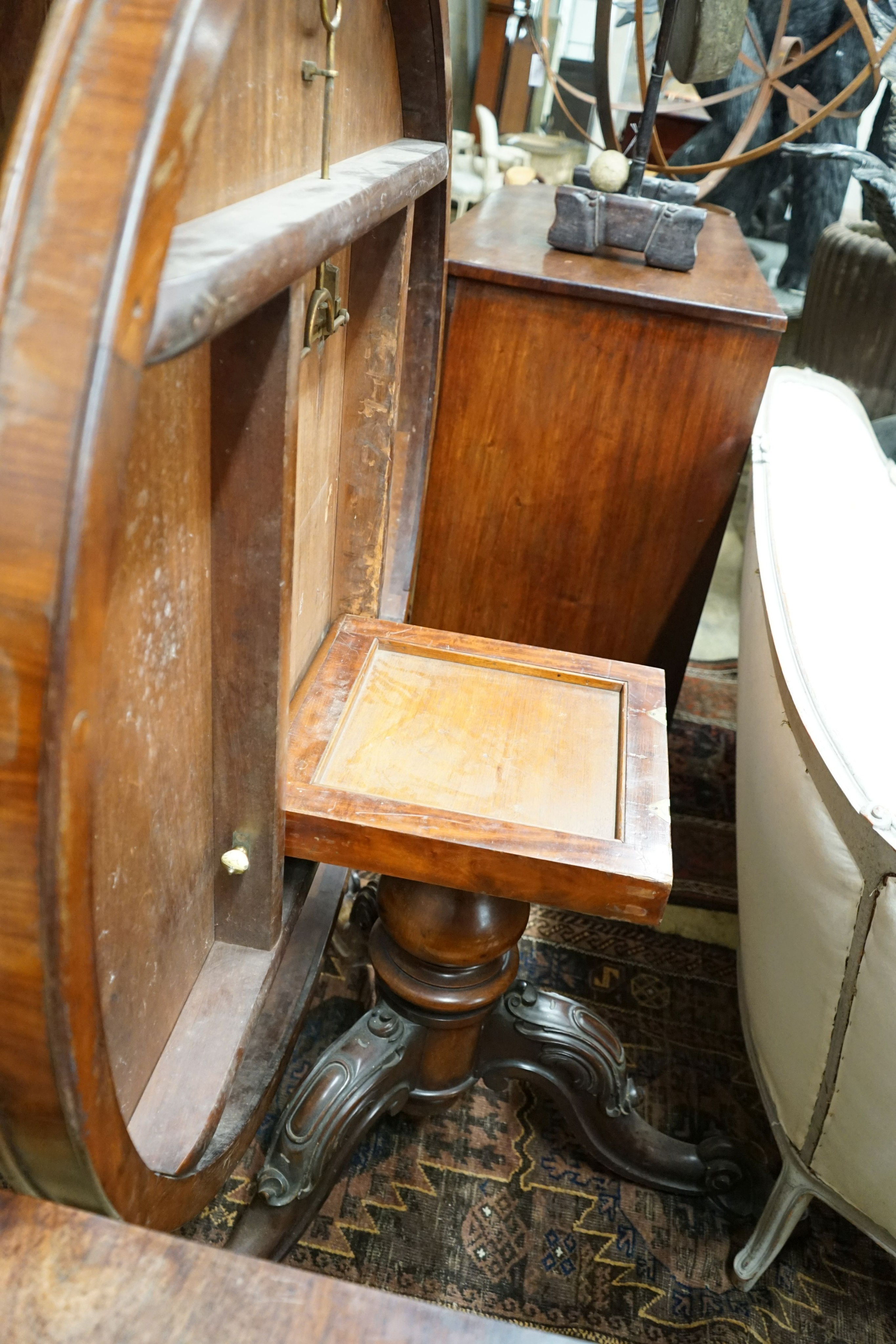 A Victorian mahogany circular tilt top breakfast table, diameter 126cm, height 72cm